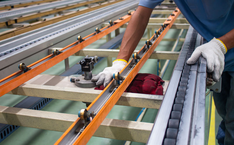 Conveyor cleaning proccess