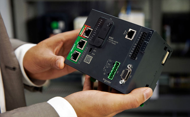 Modicon M262 PLC