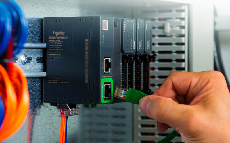Schneider PLC connectivity